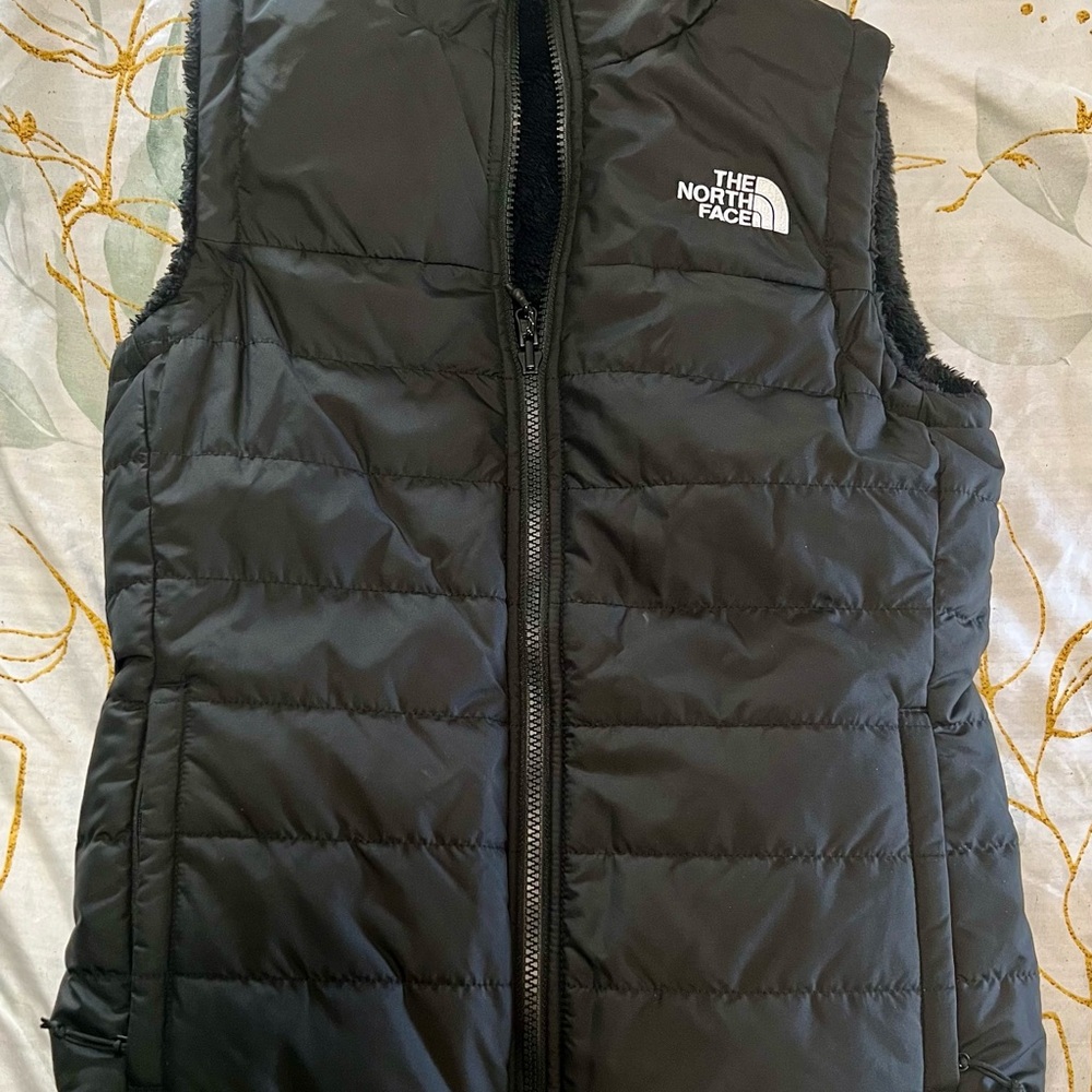 The North Face Reversible Black Puffer Vest women’s xs